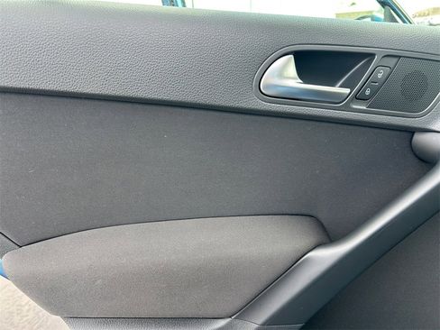 Used 2017 Volkswagen Tiguan Limited w/ Premium Package image 17