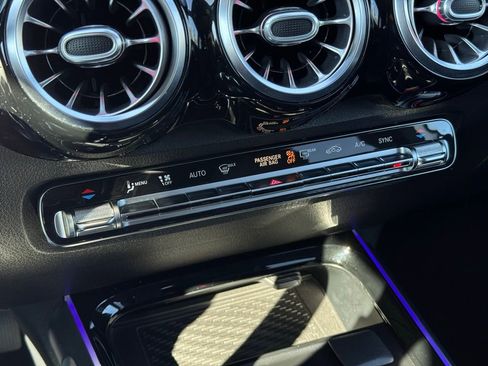 Used 2021 Mercedes-Benz GLB 250 image 39