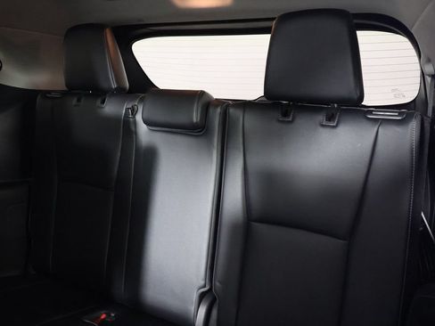 Used 2023 Toyota Highlander Platinum FWD image 12