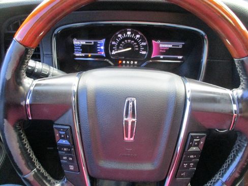Used 2017 Lincoln Navigator L Select AWD/4WD image 40