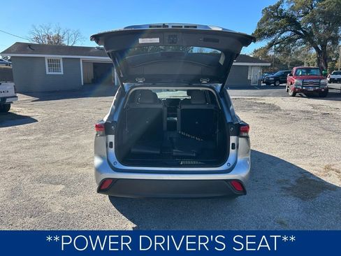 Used 2023 Toyota Highlander XLE image 7