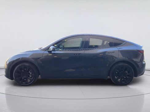 Used 2024 Tesla Model Y Long Range RWD image 2