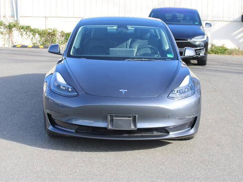 Used 2023 Tesla Model 3 Standard Range image 3