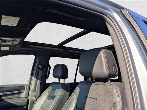 Used 2021 GMC Yukon Denali w/ Denali Premium Package image 18