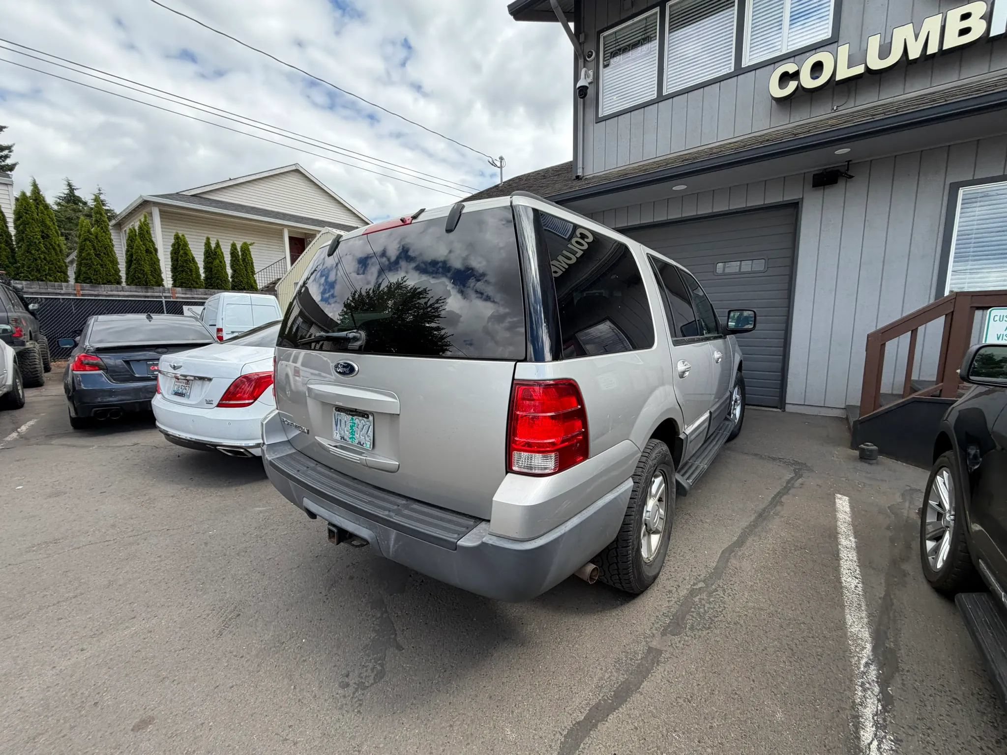 Used 2005 Ford Expedition XLT AWD/4WD image 2