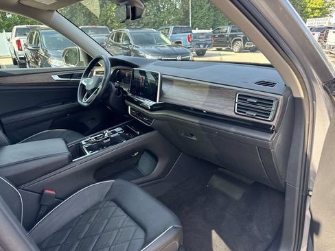 Used 2024 Volkswagen Atlas SEL Premium R-Line AWD/4WD image 28