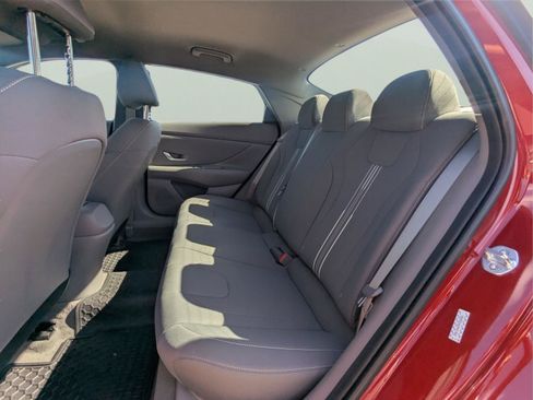 Used 2023 Hyundai Elantra SEL w/ Convenience Package FWD image 10