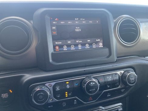 Used 2022 Jeep Gladiator Willys image 10