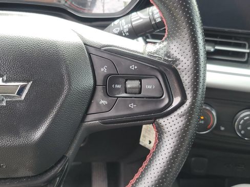 Used 2024 Chevrolet Trax RS FWD image 34
