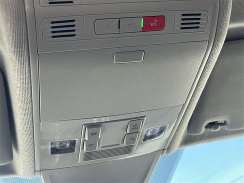 Used 2022 Volkswagen Tiguan SE image 18