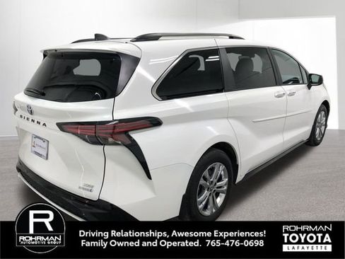 Used 2023 Toyota Sienna XSE w/ XSE Plus Package AWD/4WD image 7