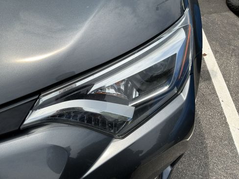 Used 2017 Toyota RAV4 SE w/ Advanced Technology Package AWD/4WD image 10