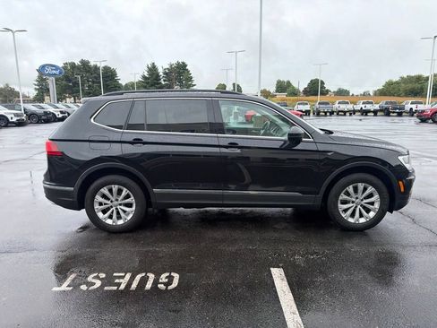 Used 2018 Volkswagen Tiguan SE w/ Panoramic Sunroof Package FWD image 5