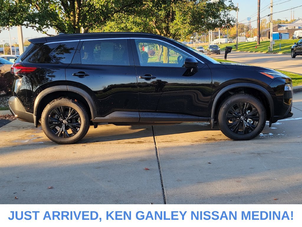 Certified 2023 Nissan Rogue SV w/ SV Premium B Package AWD/4WD image 2