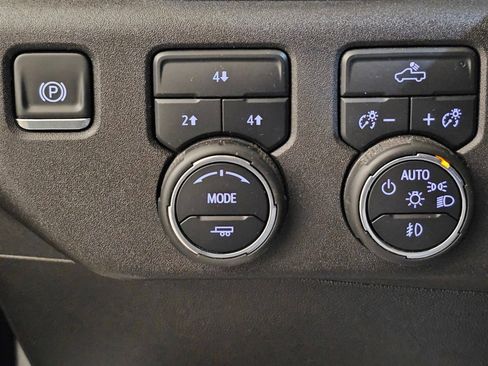 Used 2025 Chevrolet Silverado 2500 LT w/ Convenience Package AWD/4WD image 15