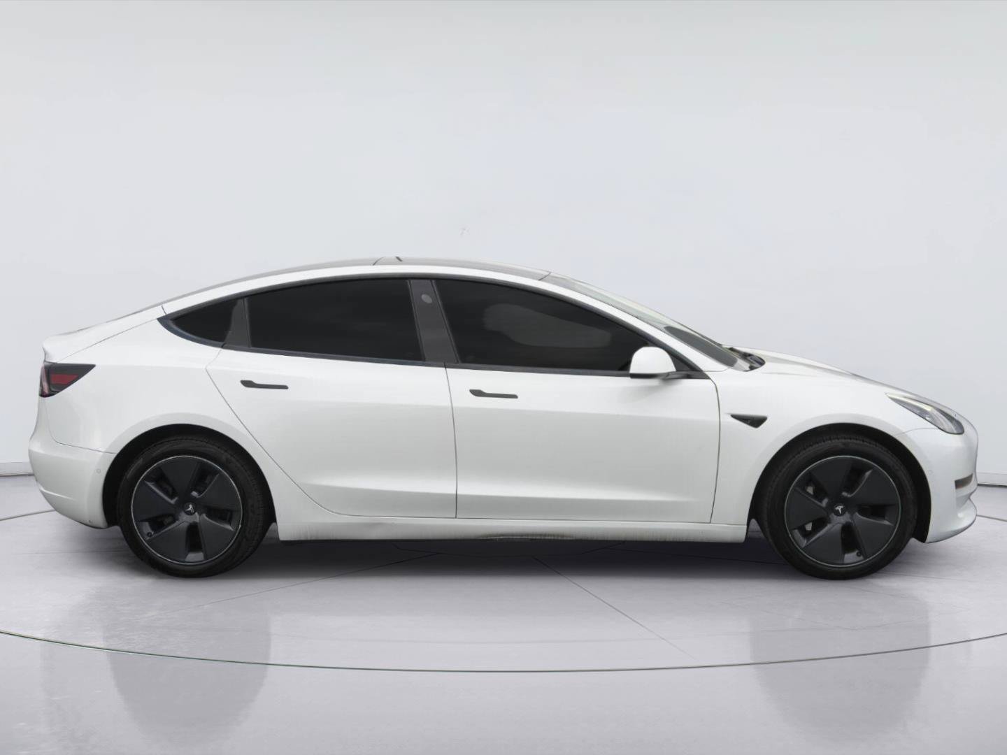Used 2021 Tesla Model 3 Standard Range Plus RWD image 5