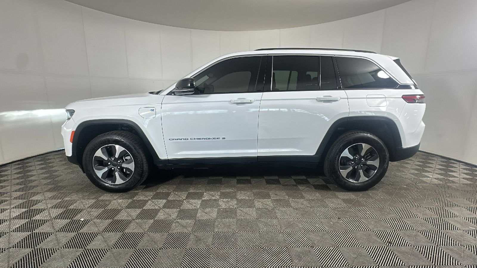Used 2023 Jeep Grand Cherokee 4WD 4xe image 6