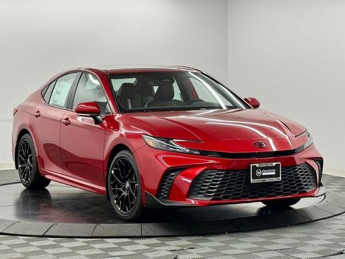 Used 2026 Toyota Camry SE w/ Convenience Package FWD image 6