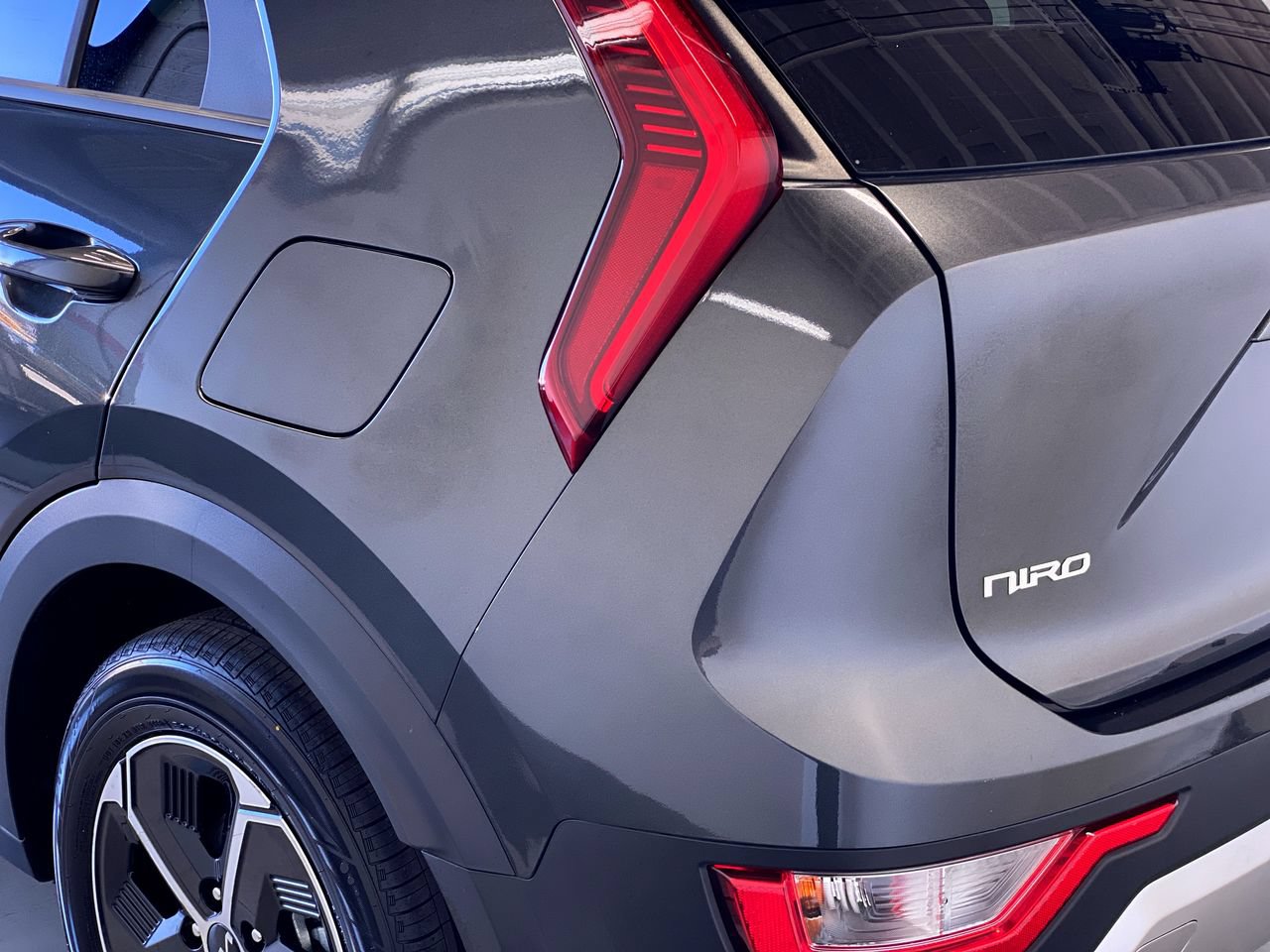 Certified 2025 Kia Niro LX FWD image 9