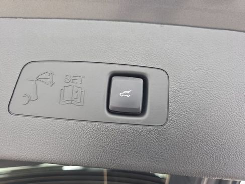 Used 2025 Lincoln Corsair AWD w/ Equipment Group 101A image 33