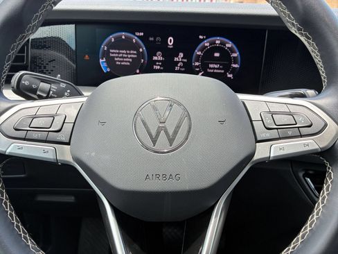 Used 2026 Volkswagen Tiguan SE AWD/4WD image 25