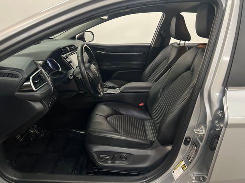 Used 2018 Toyota Camry SE FWD image 12