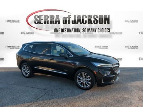 Used 2024 Buick Enclave Avenir w/ Avenir Technology Package image 10