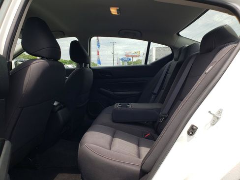 Used 2023 Nissan Altima 2.5 SV FWD image 10