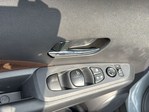 Certified 2024 Nissan Kicks SR FWD image 7