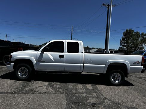 Used 2004 GMC Sierra 3500 SLE w/ Heavy-Duty Power Package AWD/4WD image 2