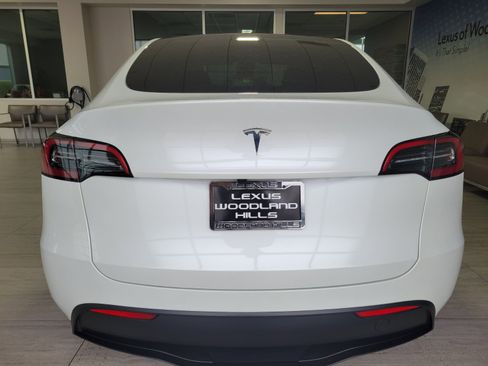 Used 2025 Tesla Model Y Long Range RWD image 4
