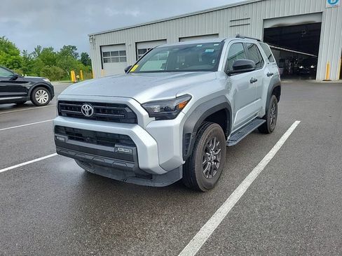 Used 2025 Toyota 4Runner SR5 AWD/4WD image 14