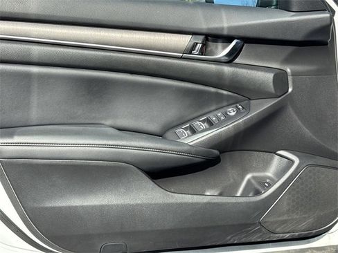 Used 2022 Honda Accord LX image 10