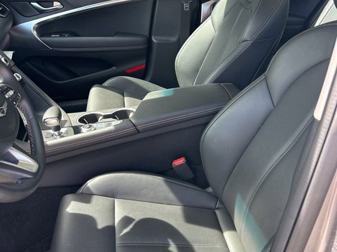 Used 2025 Genesis G70 2.5T image 8