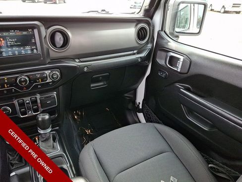 Used 2022 Jeep Gladiator Sport AWD/4WD image 16