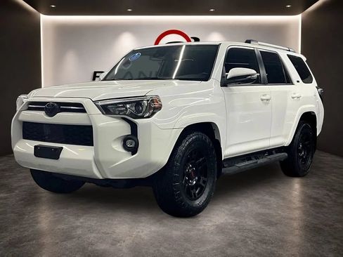 Used 2021 Toyota 4Runner SR5 Premium w/ Moonroof Package RWD image 3