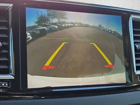 Used 2023 Chrysler Pacifica Touring-L FWD image 18