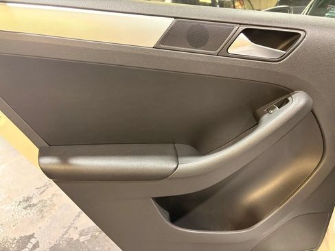 Used 2013 Volkswagen Jetta GLI Autobahn FWD image 15