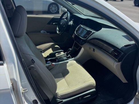 Used 2016 Honda Accord Touring image 7