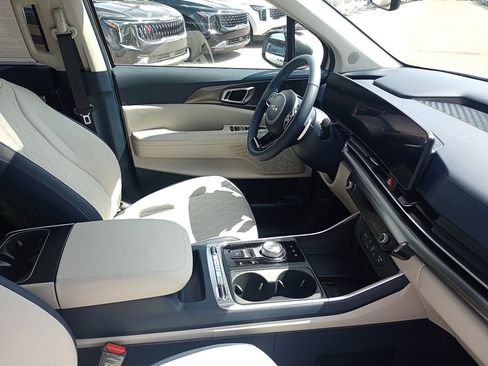 New 2026 Kia Carnival SX w/ SX Dark Edition Package FWD image 7