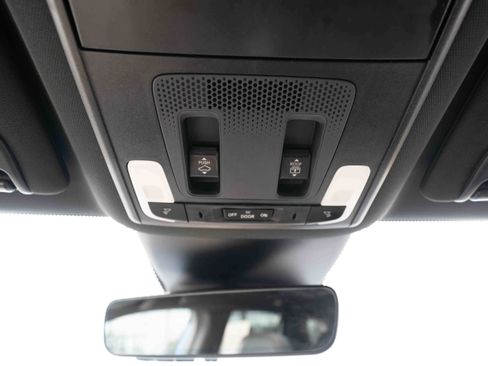 Used 2024 Honda Pilot TrailSport image 18