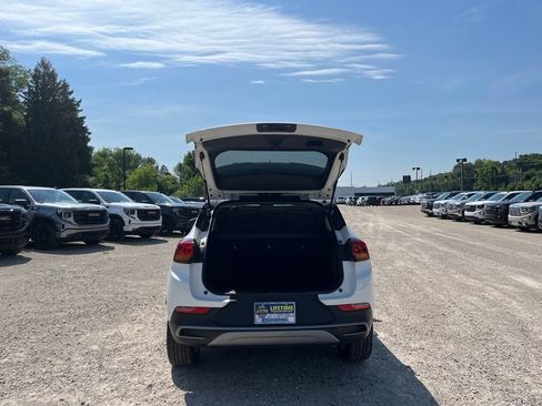 Used 2024 Buick Encore GX Preferred w/ Comfort Package FWD image 8