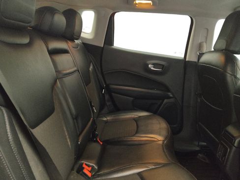 Used 2019 Jeep Compass Latitude FWD image 19