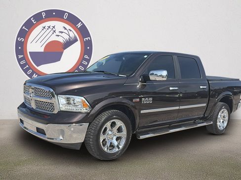 Used 2017 RAM 1500 Laramie w/ Convenience Group AWD/4WD image 2