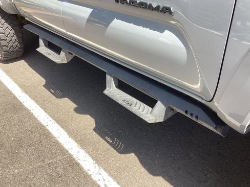 Used 2020 Toyota Tacoma TRD Sport w/ Technology Package AWD/4WD image 7