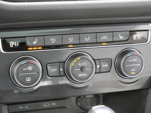 Certified 2021 Volkswagen Tiguan SE R-Line image 23