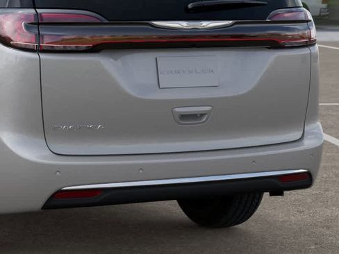 New 2026 Chrysler Pacifica Select FWD image 13