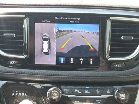 Used 2018 Chrysler Pacifica Limited w/ Advanced Safetytec Group FWD image 36