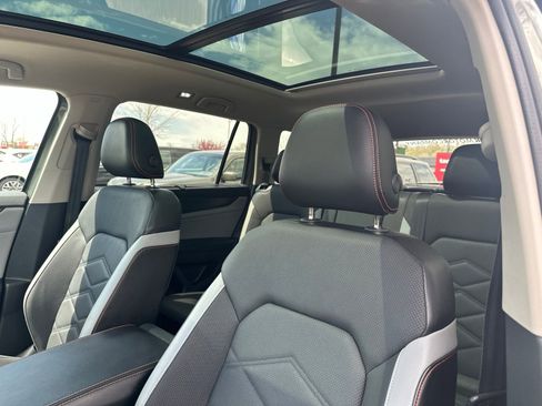 Certified 2024 Volkswagen Atlas Peak Edition SE AWD/4WD image 11