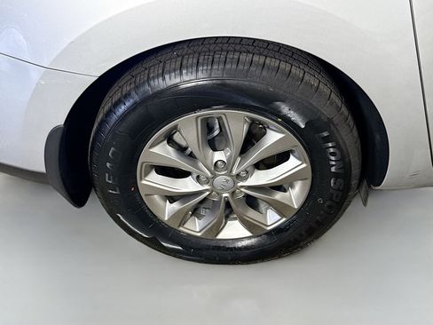 Used 2021 Kia Sedona LX image 30